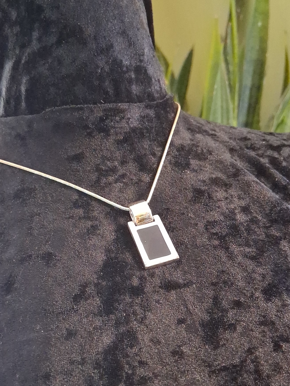 Nine West Silver-Tone Necklace with Black Rectangular Pendant 20 In Long